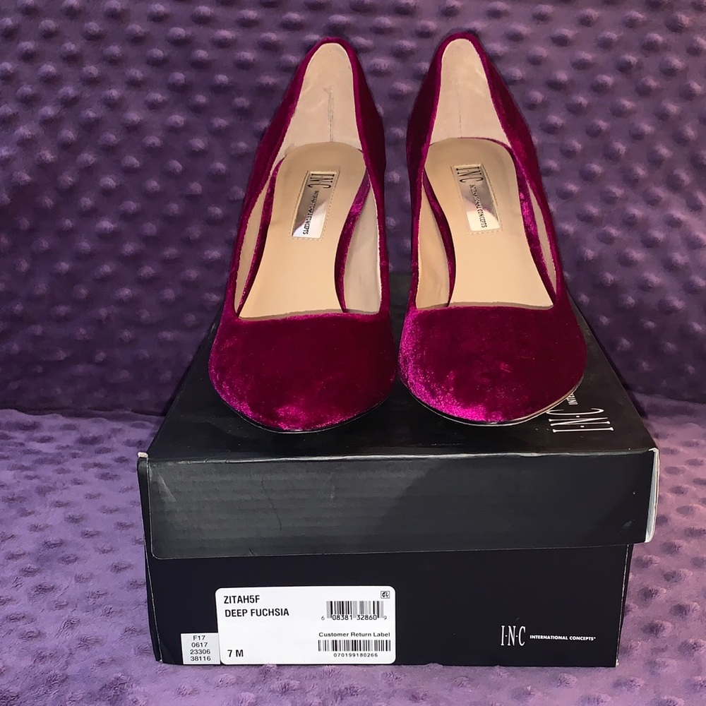 INC International Concepts Women's Fuchsia Velvet Heels